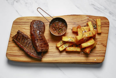 Steak, Chips & Peppercorn Sauce